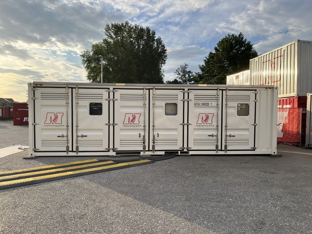 Weißer Mittes-Container für USV-Systeme, geeignet für flexible Energieversorgung.